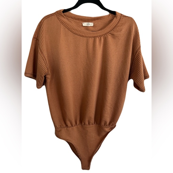 entro Tops - 🧡✨ Entro Rust Ribbed Short Sleeve Bodysuit | Size Small